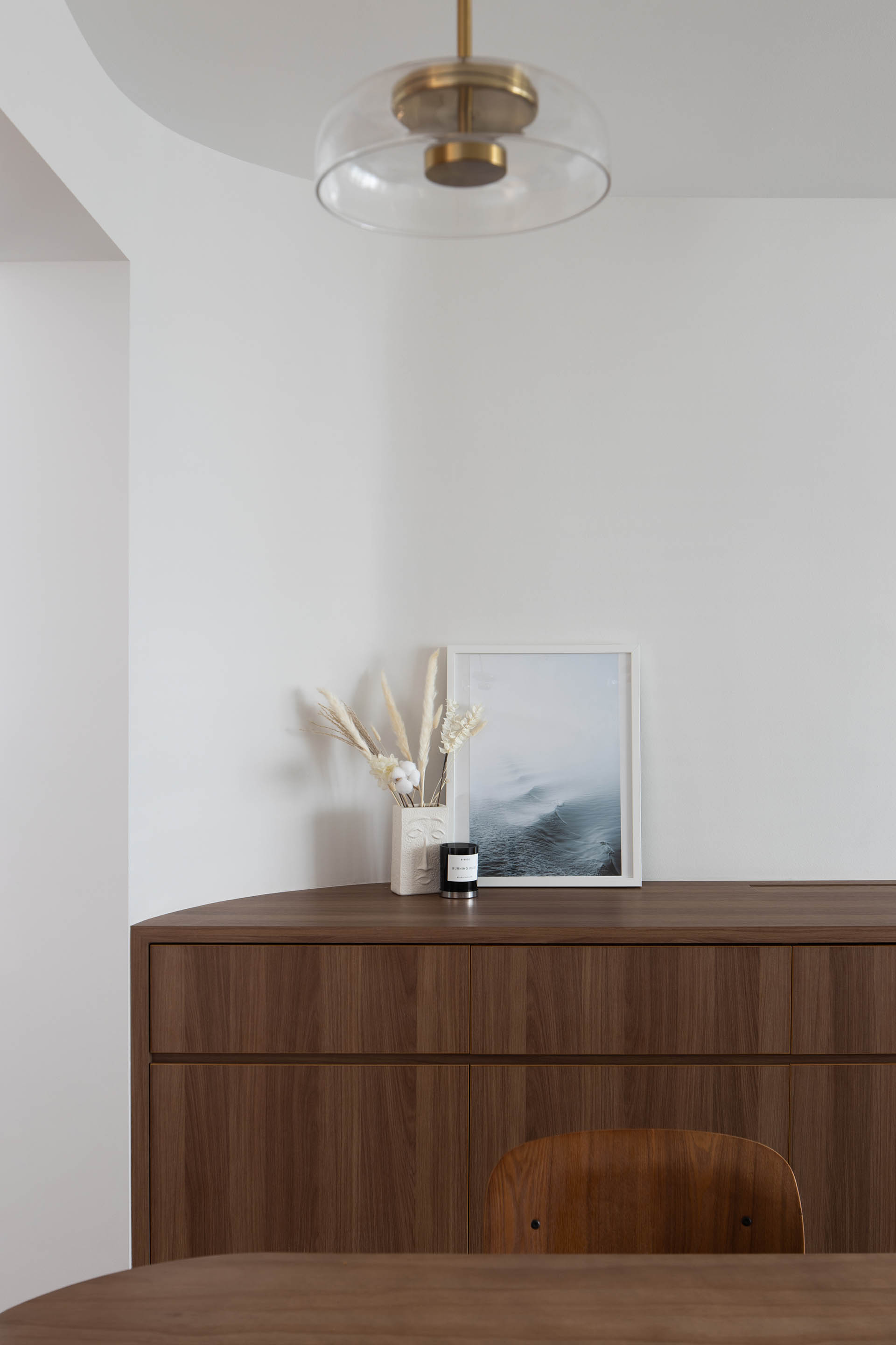 Dining area curved wall 