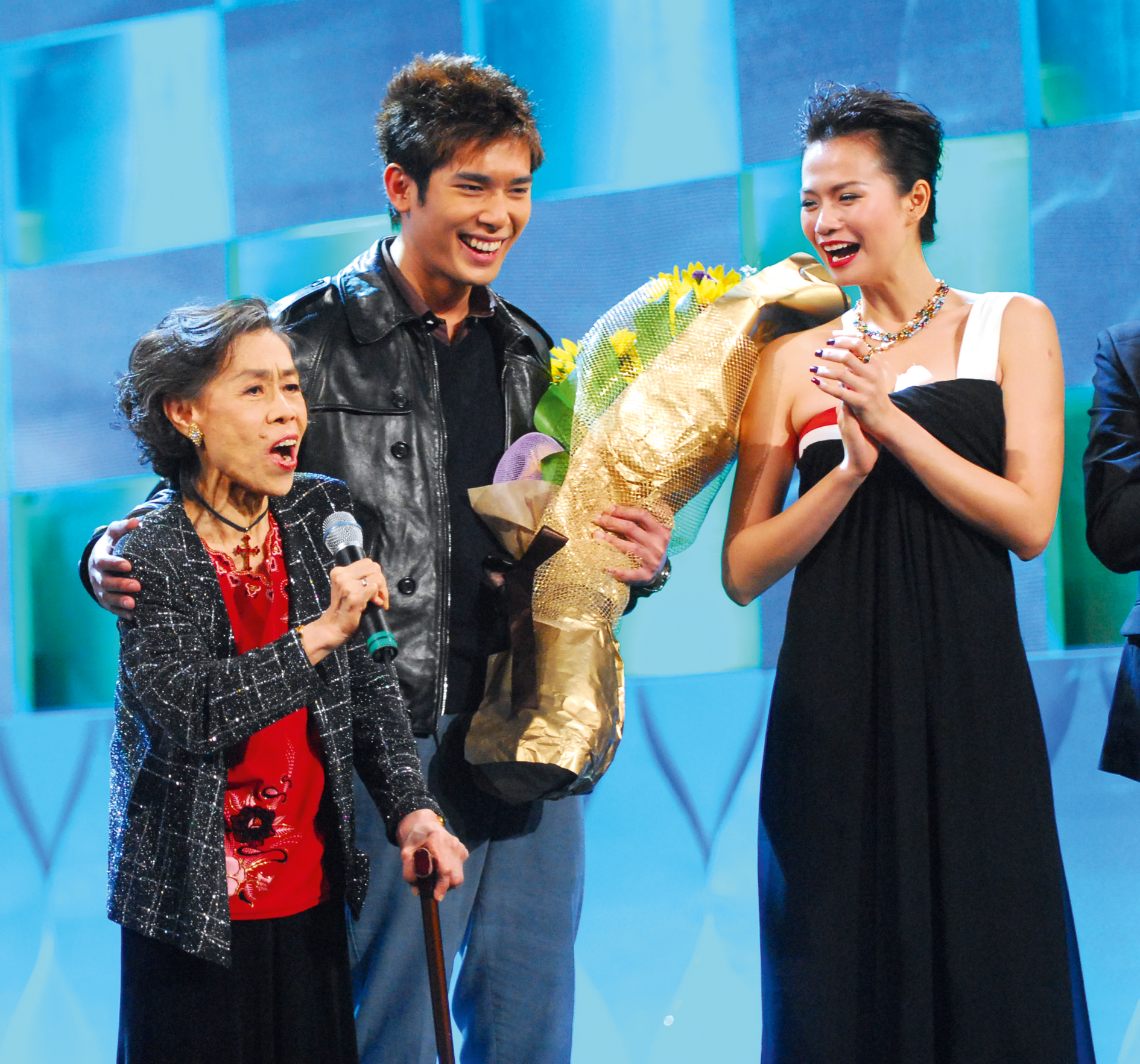 Chen Meiguang singing at the 2007 awards-