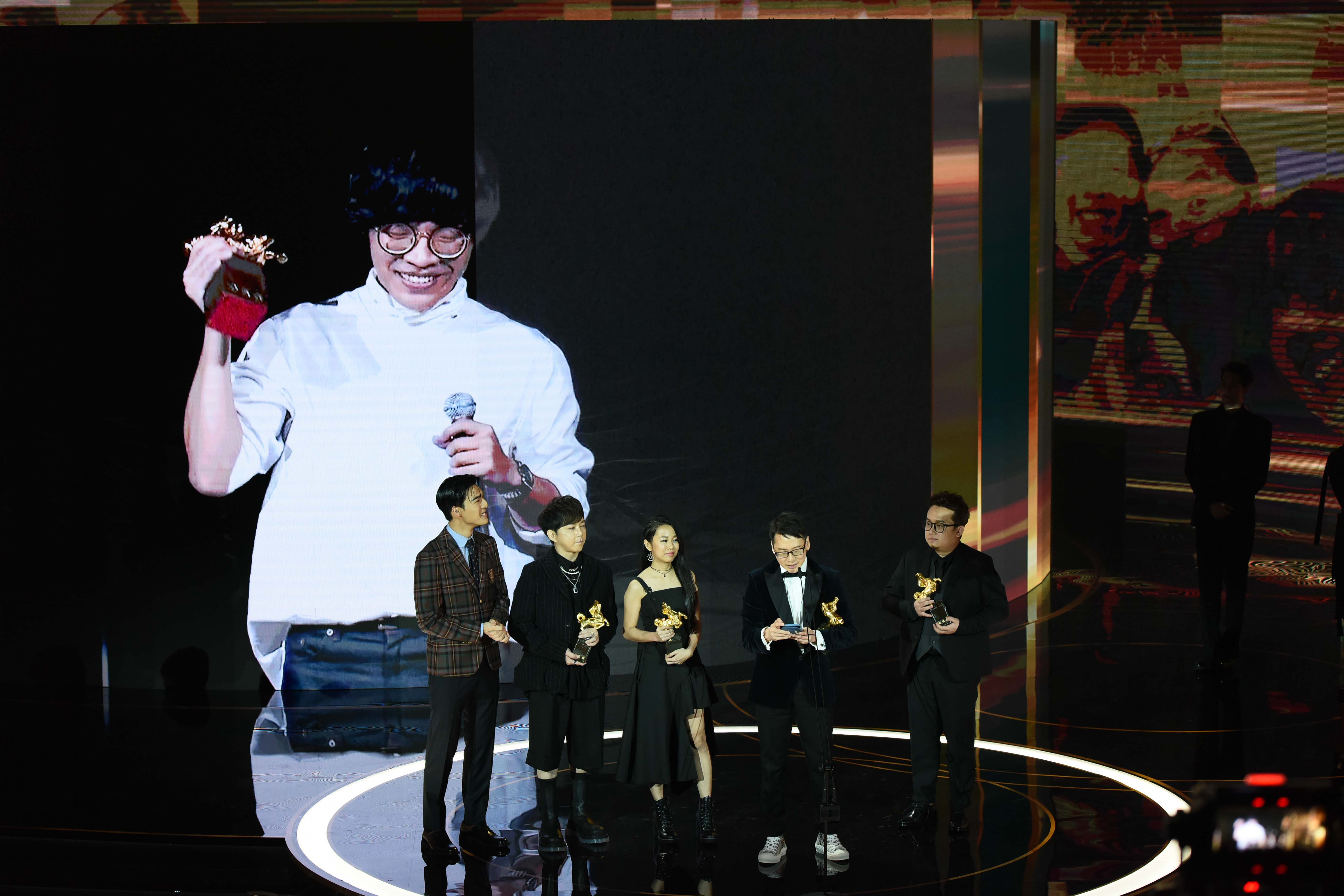 Tan Boon Wah on stage receiving the Golden Horse Award for Best Original Song