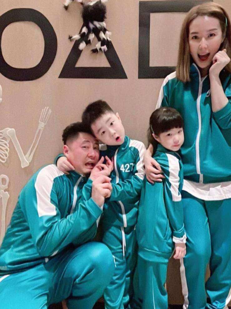 Yvonne stepping out with her family