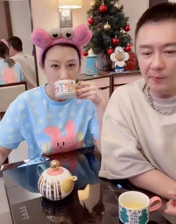 Benny & Lisa while live streaming