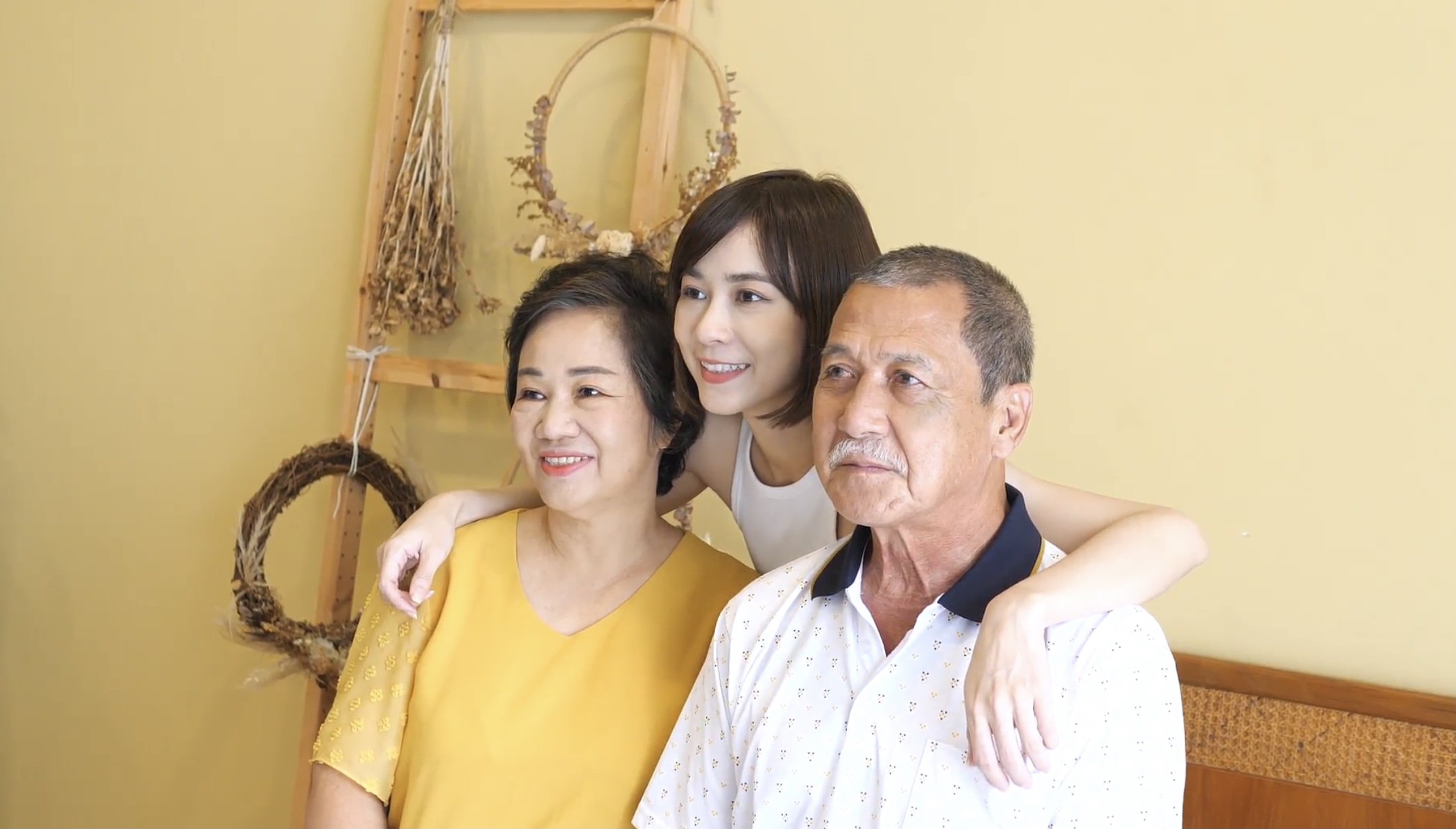 The Tehs did a family photo shoot when Juin was there