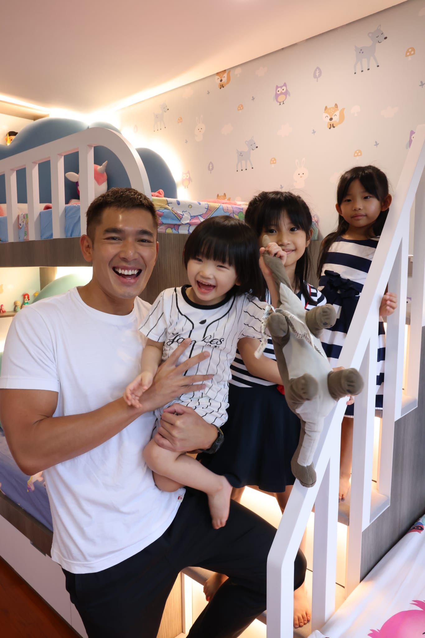 Nicole, Arissa, and Reyner are lucky to have Elvin as their uncle