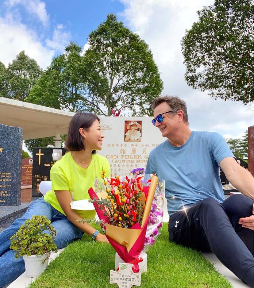 Belinda Lee visited her mum's grave with her husband