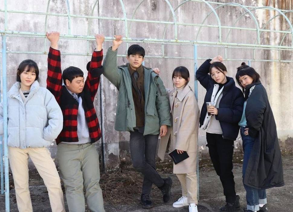 Jae Hyuk (second from left) with his All Of Us Are Dead castmates