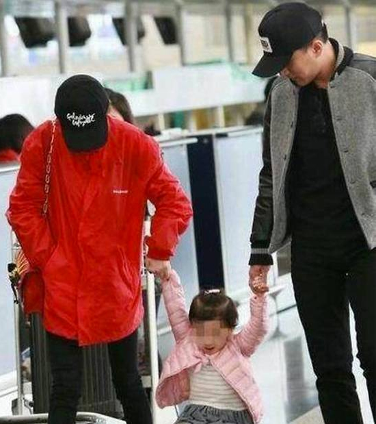 Yang Mi, Little Glutinous Rice & Hawick Lau in happier times