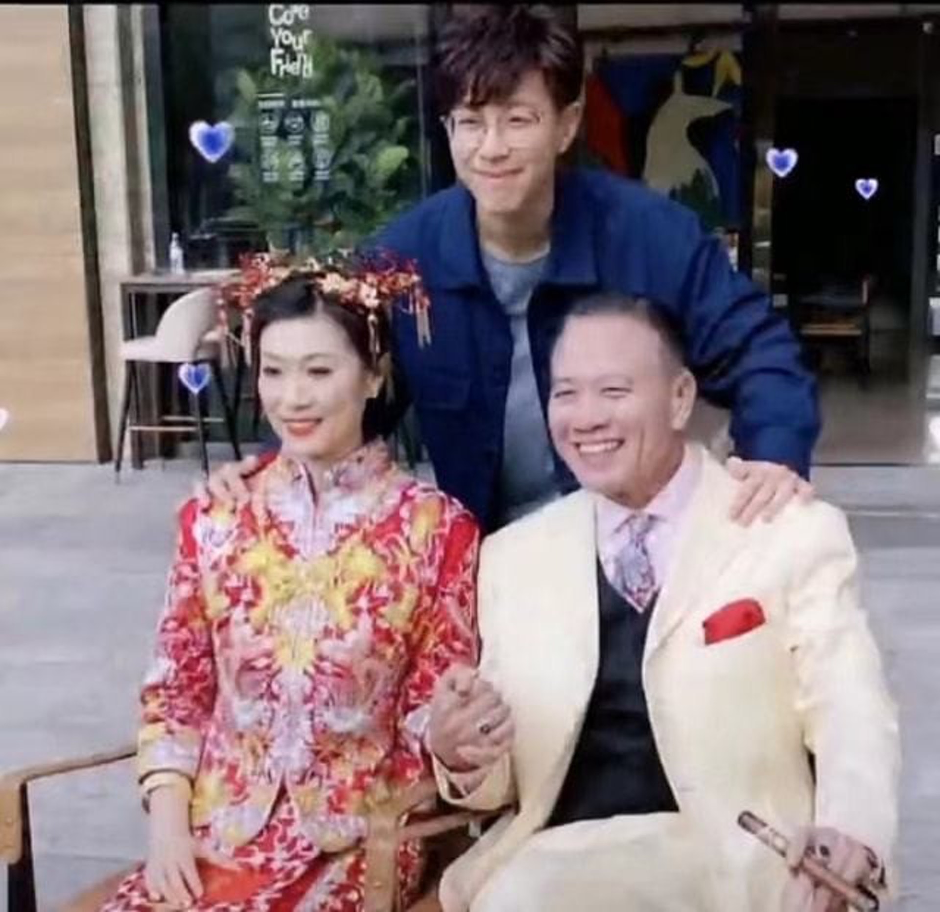 What a sweet family pic