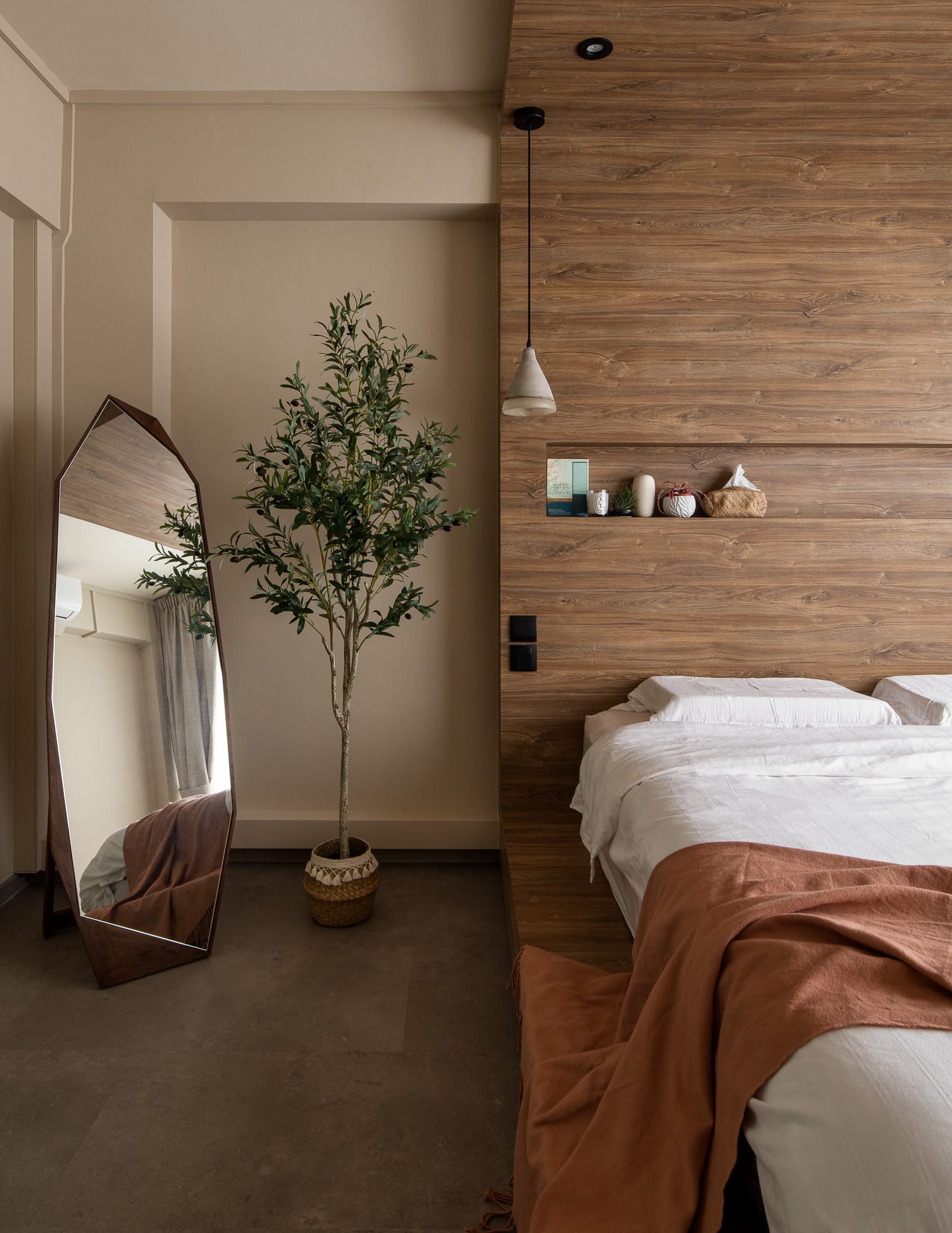 Pasir Ris resale flat house tour: Main bedroom