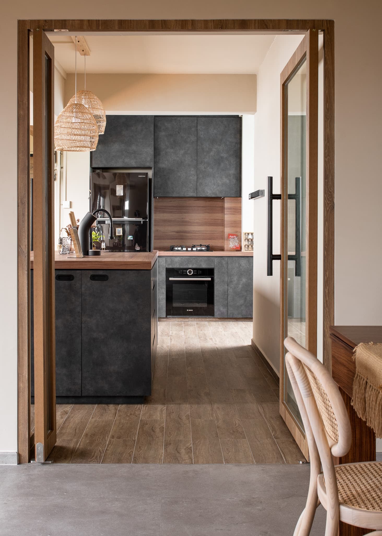 Pasir Ris resale flat house tour: Kitchen and dining area