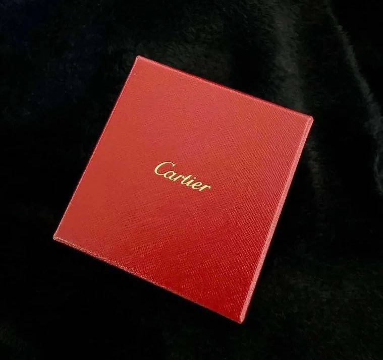 Alice posted this pic on her IG account to announce her engagement earlier this month