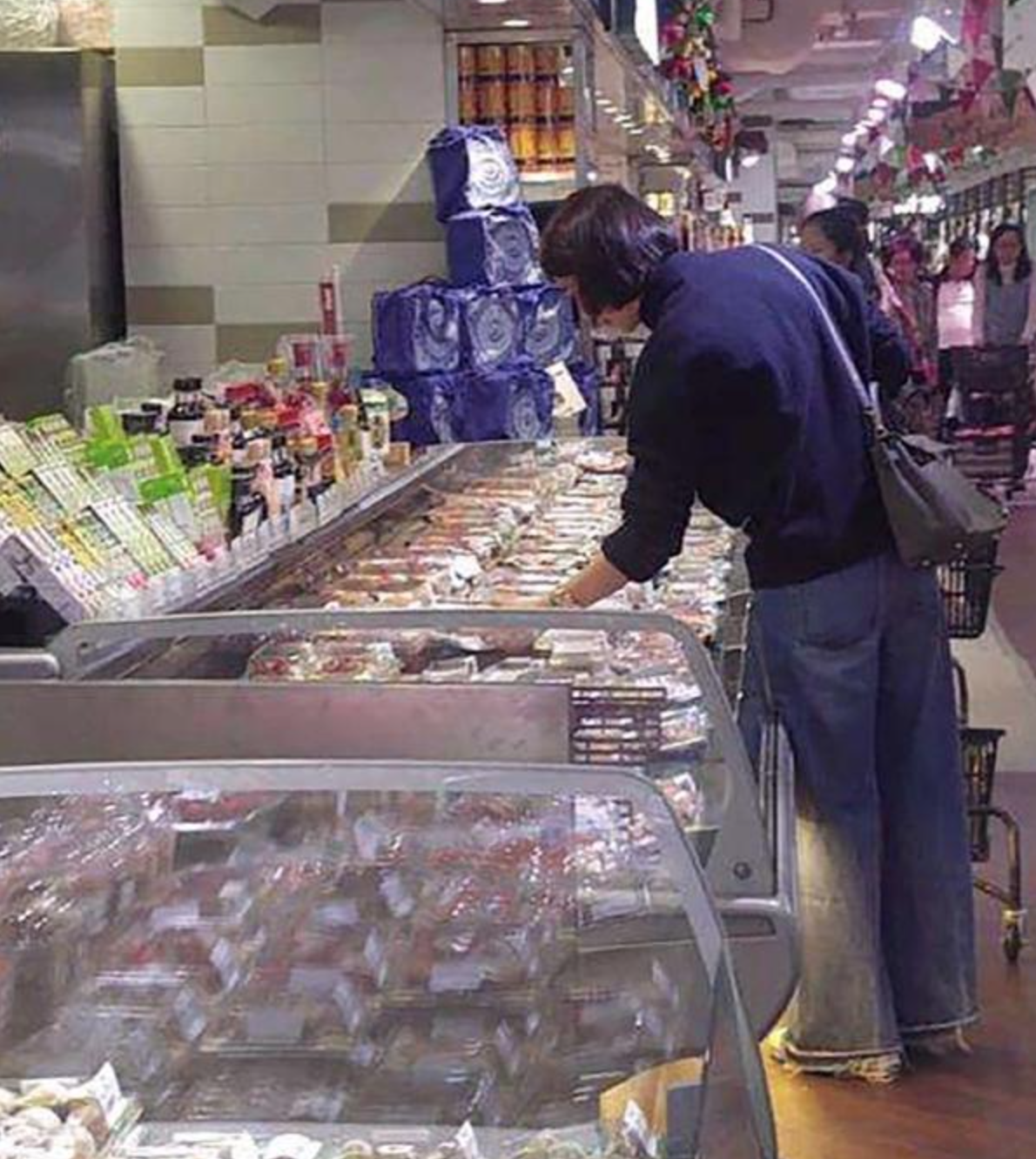 Anita out grocery shopping with her Hermès Kelly