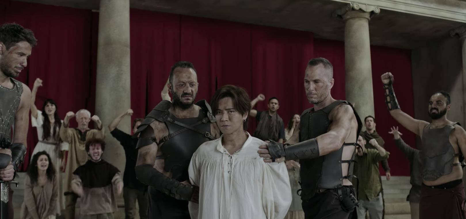 Show being judged by onlookers before he's beheaded... in the video