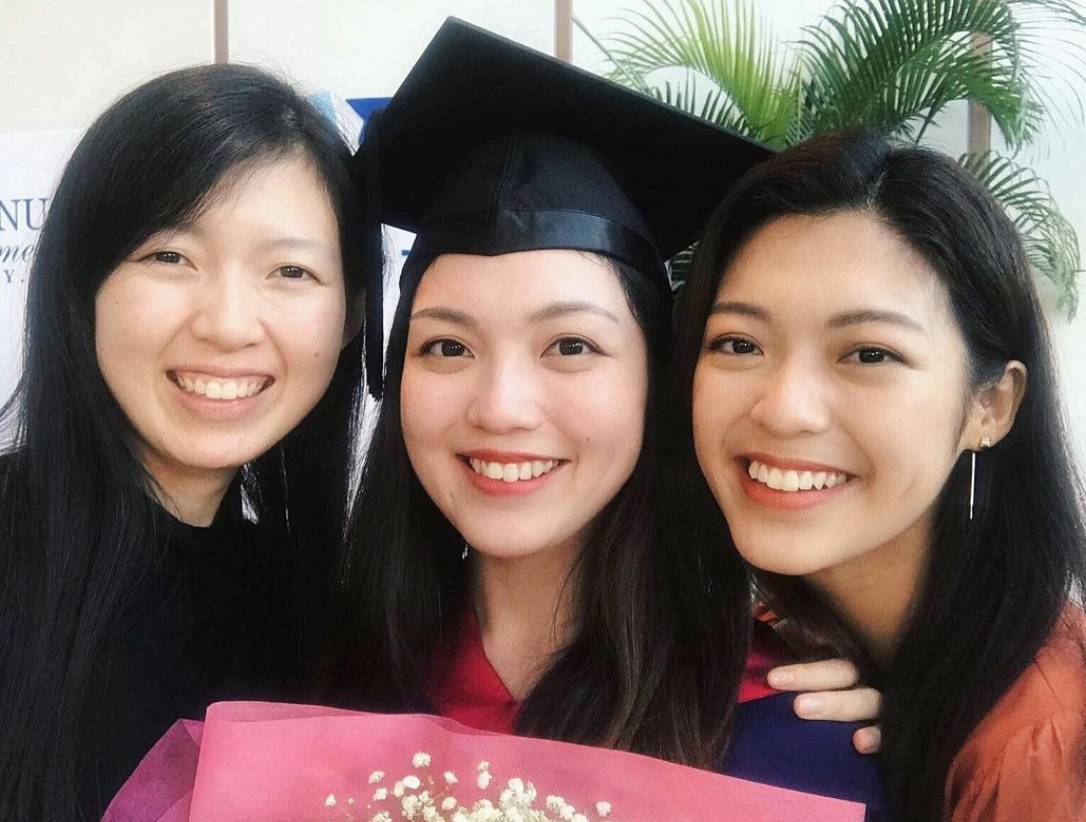 Elizabeth (far right) and her sisters