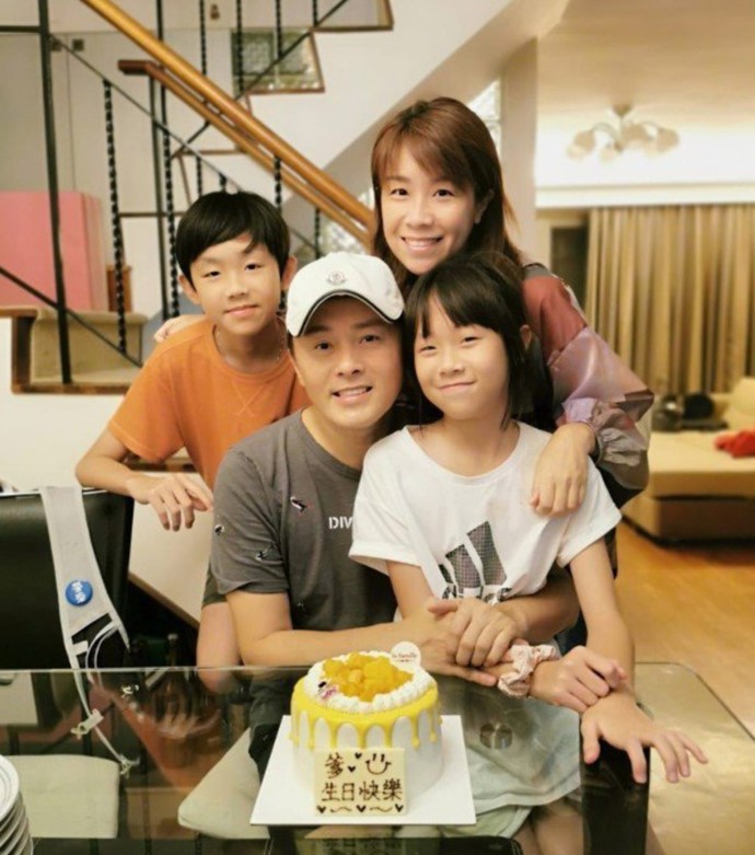 Raymond with his wife Elaine and their kids Brandon and Erin