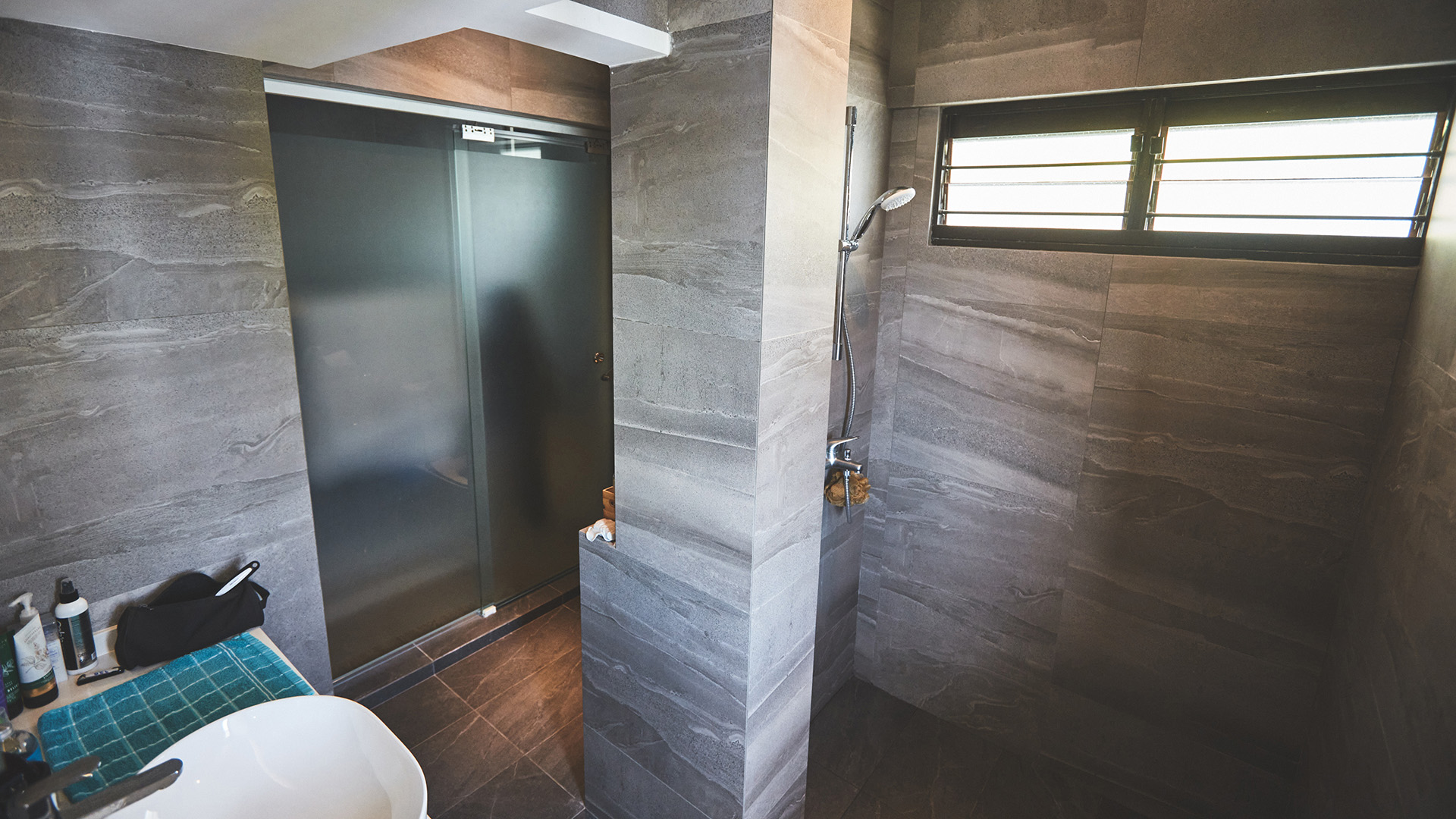 The ensuite and common bathrooms were combined to create a bigger space