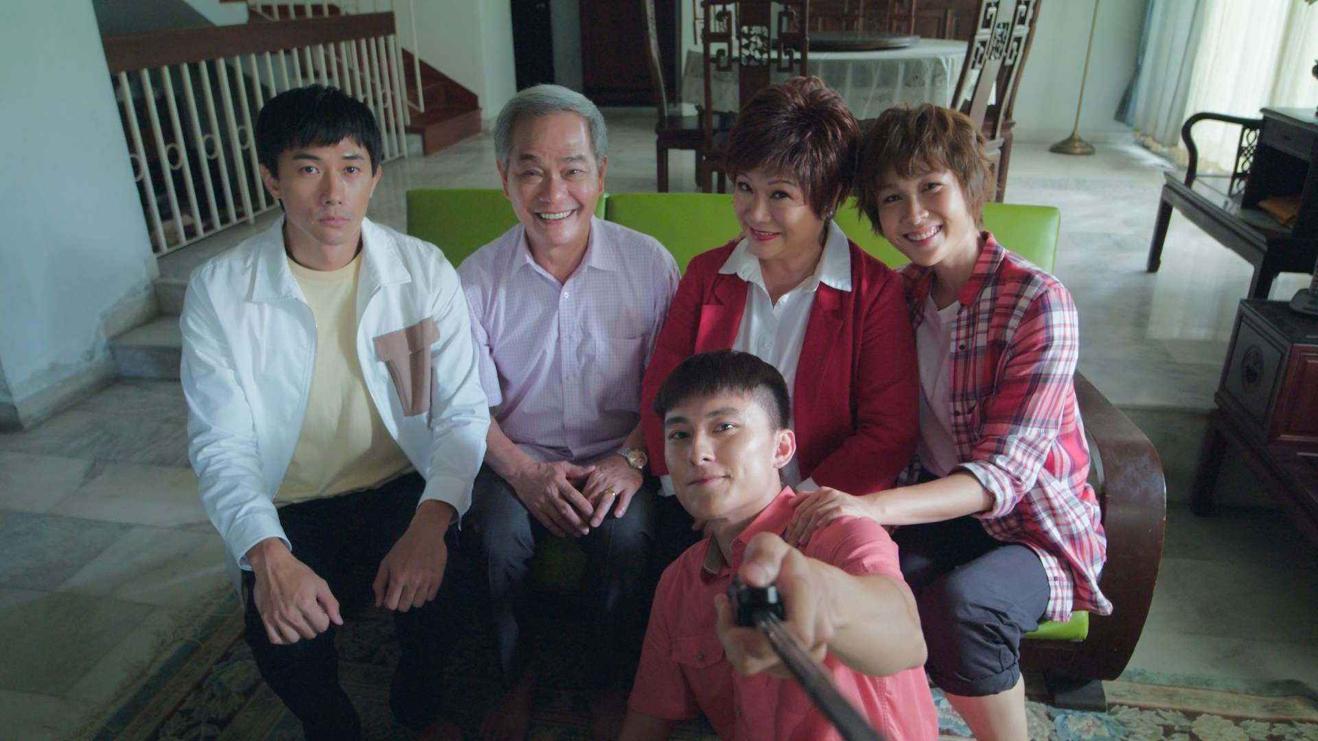 His onscreen family is played by Richard Low, Zheng Wanling, Ya Hui and Edwin Goh
