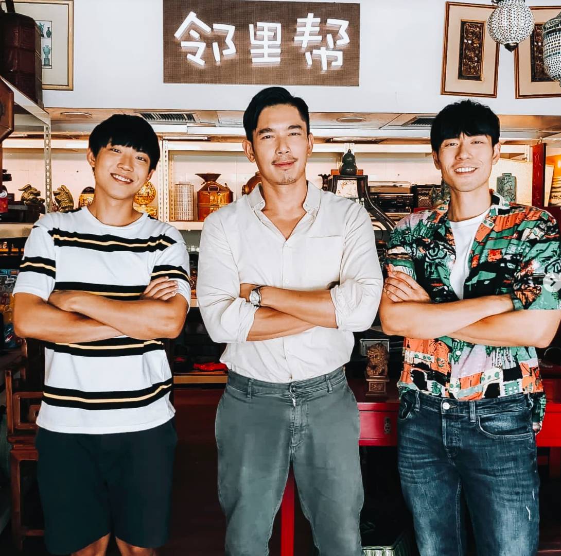 Benjamin with his The Heartland Hero co-stars, Elvin Ng and James Seah