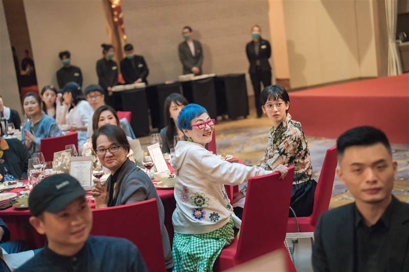 But he's still in shot here (top left, next to Selina who is in blue)