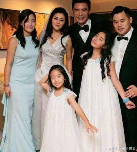 A photo of (from left:) Chloe, Fan Jiang, Eloise, Kenny, Blythe and Nicholas from some years bacl