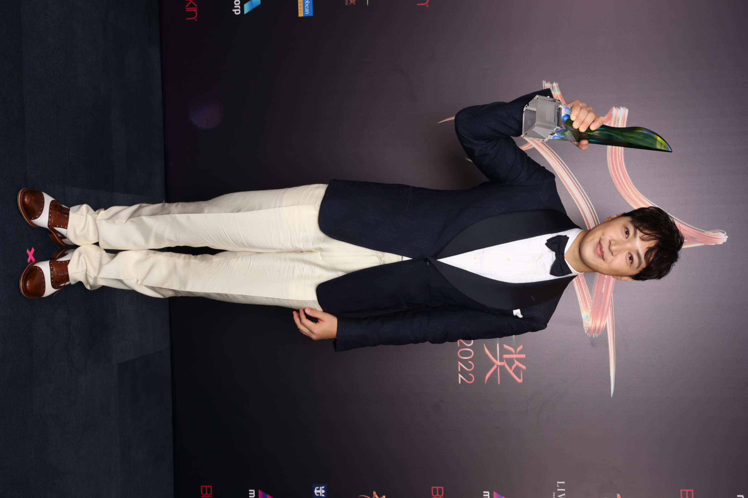 Jeffrey bagged his first professional acting award at the Star Awards 2022