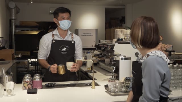 【饮食技录】永续发展与环境部政务部长陈国明当咖啡师  冲泡咖啡挑战拉花
