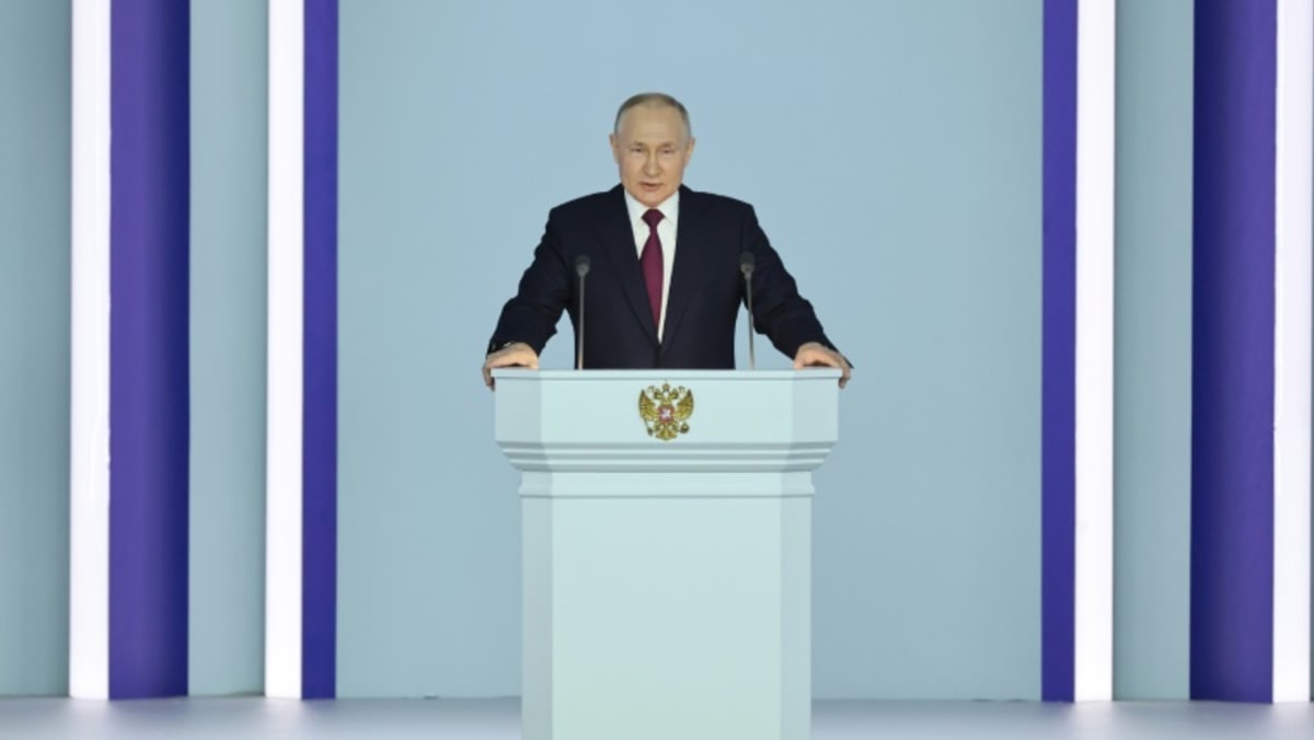 Putin mengeluarkan peringatan nuklir ke Barat atas Ukraina