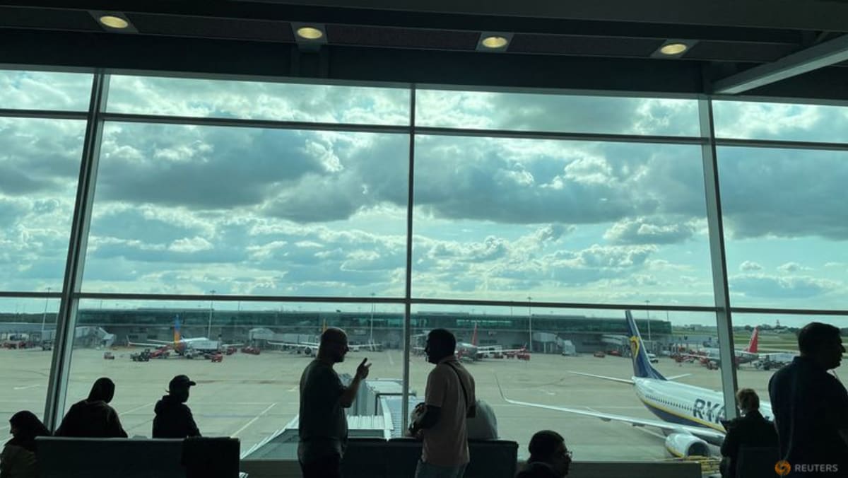 UK air traffic failure set to disrupt flights for days - Vimarsana News