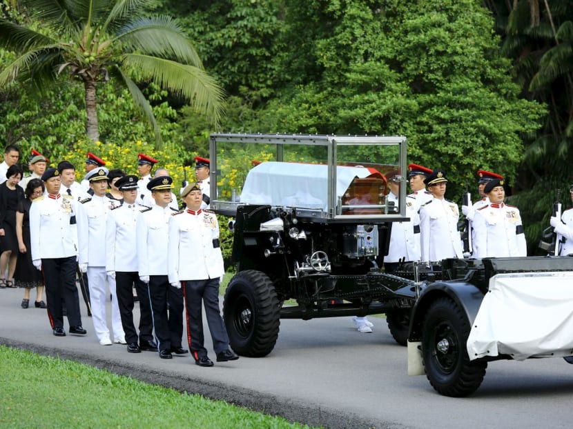 A Guard of Honour slow marches as the gun carriage conveying the first prime minister of Singapore Lee Kuan Yew to the Parliament House leaves the Istana grounds in Singapore March 25, 2015. Photo: Reuters