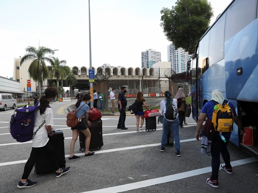 Travellers taking a chartered bus at the Woodlands Checkpoint in August 2020, under a Periodic Commuting Arrangement between Singapore and Malaysia. Travellers taking a chartered bus at the Woodlands Checkpoint in August 2020, under a Periodic Commuting Arrangement between Singapore and Malaysia.