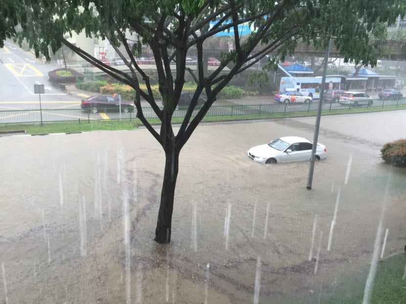 Flash floods hit parts of S’pore for second day in a row Flash floods hit parts of S’pore for second day in a row