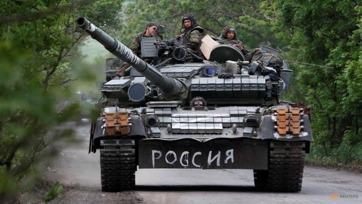 Rusia melancarkan serangan habis-habisan untuk mengepung pasukan Ukraina di timur