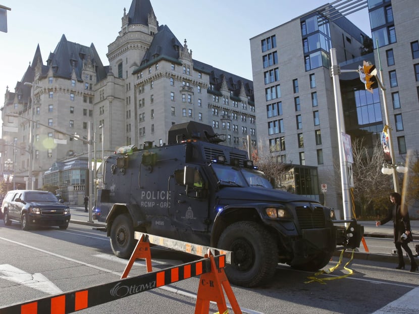 A Royal Canadian Mounted Police vehicle passes the Fairmont Chateau Laurier as it leaves a secure area downtown following shootings in Ottawa Oct 22, 2014. Photo: Reuters