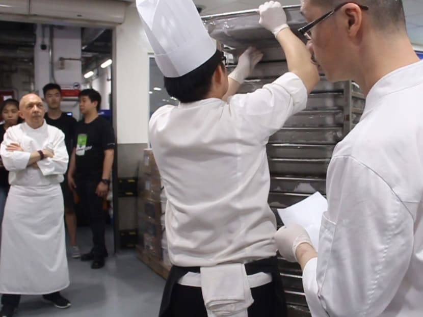 Non-profit groups step up efforts to bring restaurant excess to needy Non-profit groups step up efforts to bring restaurant excess to needy
