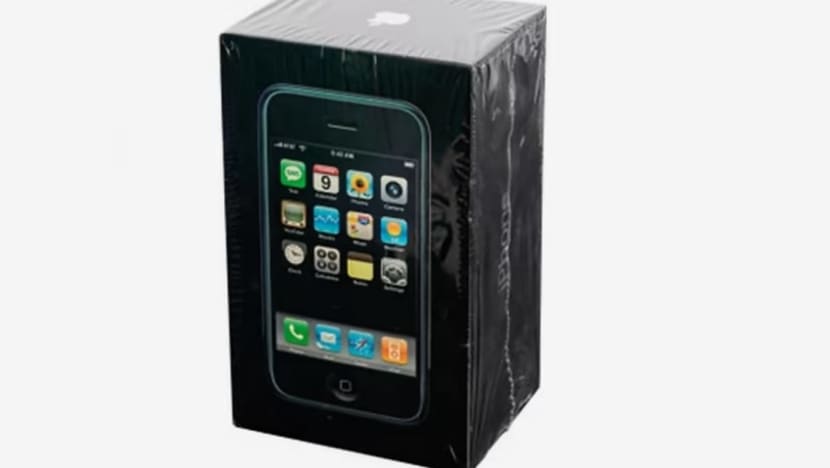 iPhone generasi pertama masih dalam kotak dilelong pada harga lebih AS$63,000