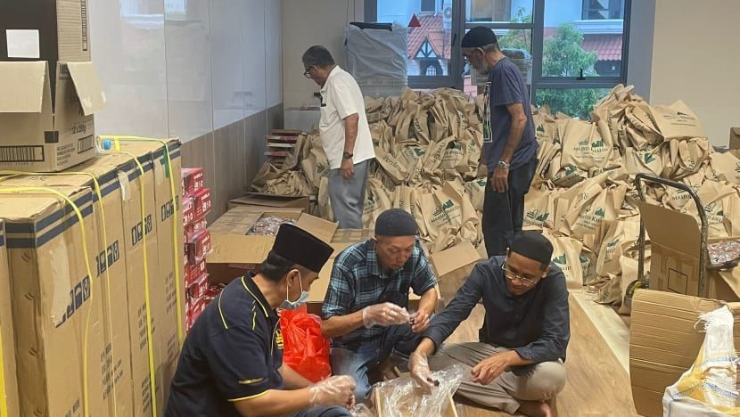 Masjid tambah relawan dan sedia set bento makanan pada Ramadan 