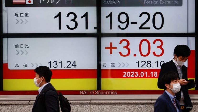 Asian markets swing as traders weigh growth outlook