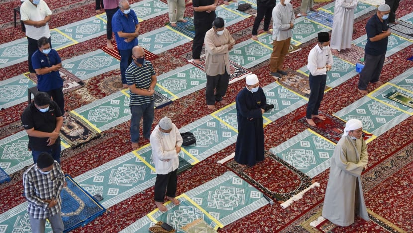 Rancangan mahu benarkan rapatkan saf solat berjemaah di masjid ditarik balik Rancangan mahu benarkan rapatkan saf solat berjemaah di masjid ditarik balik