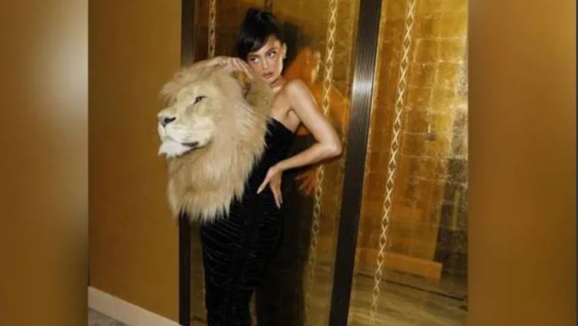 Kepala singa di gaun Kylie Jenner curi perhatian ramai 