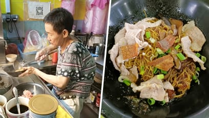 Hunchbacked Hawker, 65, Opens Stall Against Her Family’s Wishes; Sells Unusual Bak Chor Mee