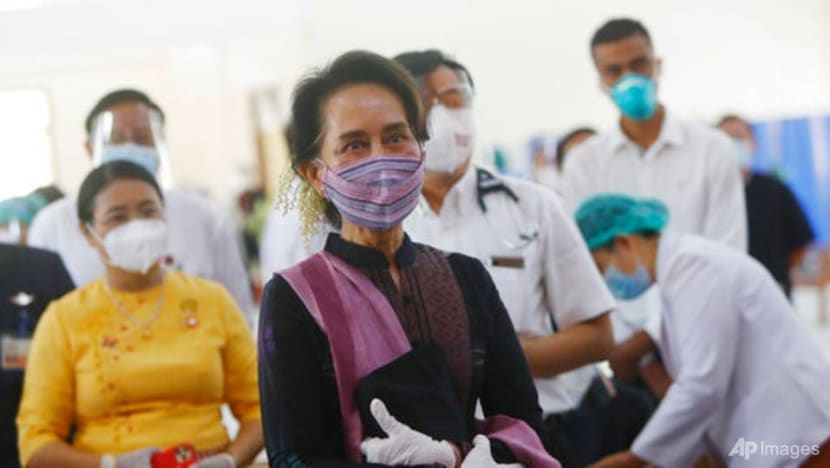 Myanmar health workers receive first COVID-19 vaccinations Myanmar health workers receive first COVID-19 vaccinations