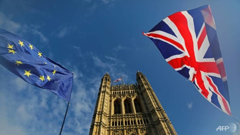 UK unemployment rate dips to new 45-year low UK unemployment rate dips to new 45-year low