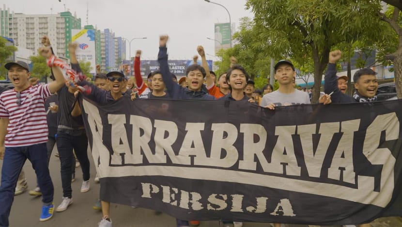 barrabravas on way to match 9