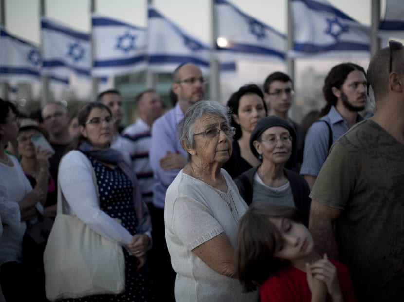 Israelis in line to pay their respects to former Israeli President Shimon Peres at the Knesset plaza in Jerusalem on Sept 29, 2016. Photo: AP