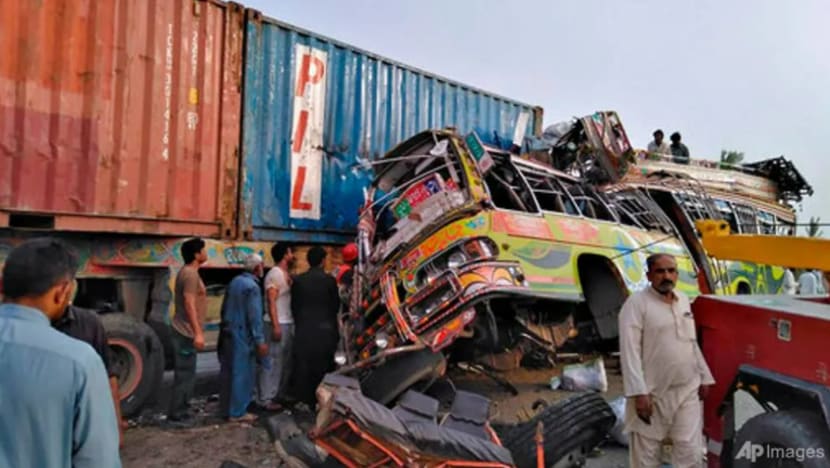 33 maut, 40 cedera dalam nahas bas di Pakistan