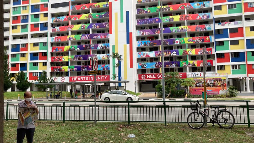 More HDB households but average size shrank, with fewer multi-generational families living together More HDB households but average size shrank, with fewer multi-generational families living together