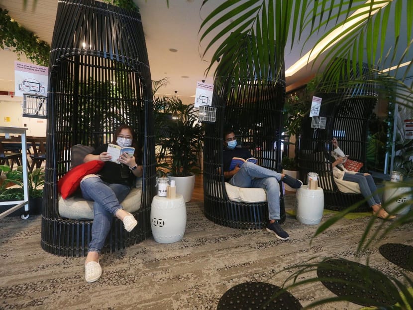 The “wellness space” at DBS Bank’s office in Marina Bay Financial Centre houses, among other things, sleep pods where workers can take a short nap. As Singapore settles into endemicity, many workers across the island have returned to their offices in recent months. And for many companies, there is greater impetus to provide their employees with a space that offers some creature comforts and helps them feel more at home. The “wellness space” at DBS Bank’s office in Marina Bay Financial Centre houses, among other things, sleep pods where workers can take a short nap. As Singapore settles into endemicity, many workers across the island have returned to their offices in recent months. And for many companies, there is greater impetus to provide their employees with a space that offers some creature comforts and helps them feel more at home.