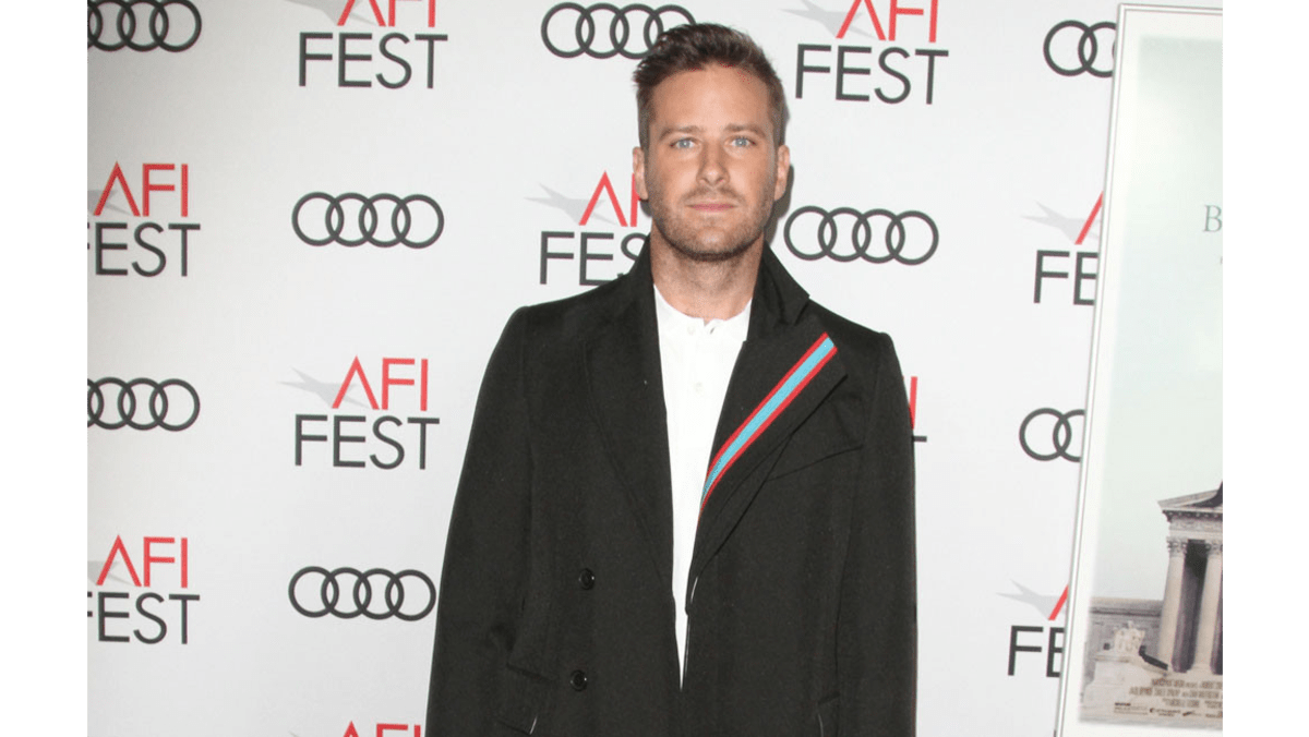 Armie Hammer Explains Why He Took Up Construction Work During Lockdown(01)