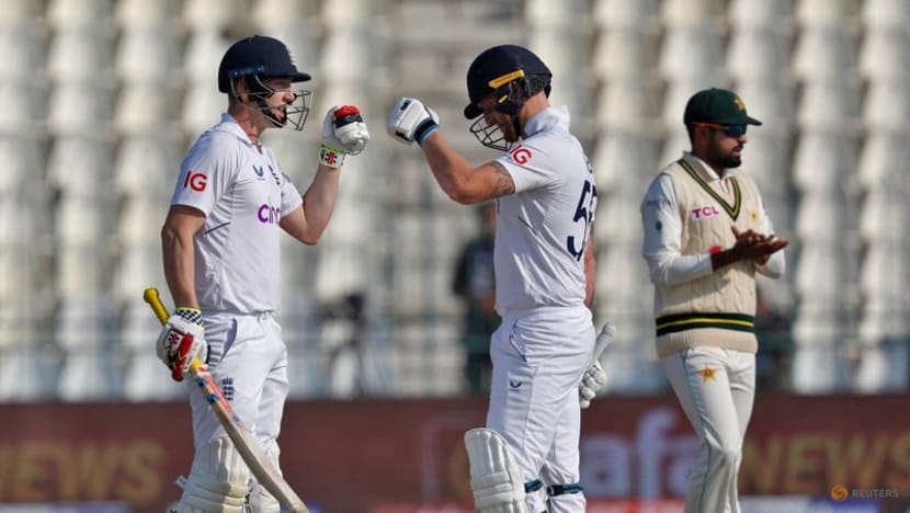 England all out for 275, Pakistan chase 355 England all out for 275, Pakistan chase 355