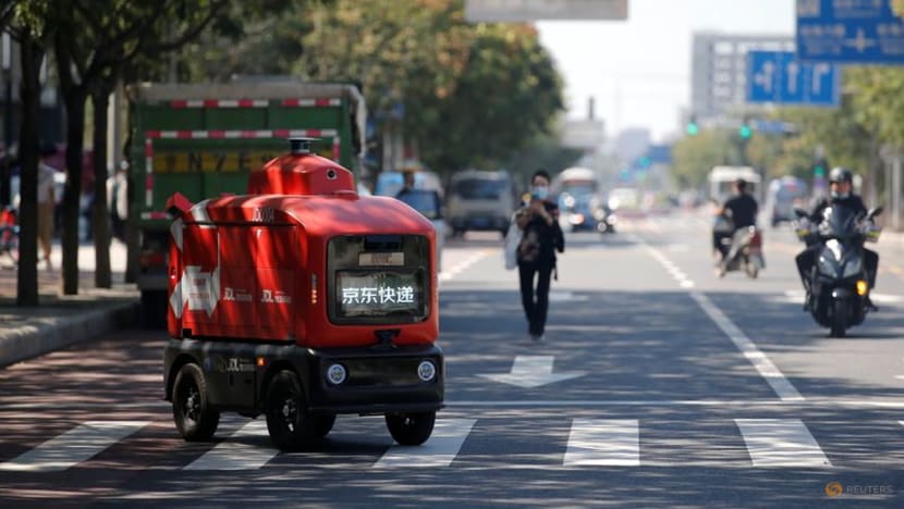 COVID-19 pandemic pushes Chinese tech giants to roll out more courier robots COVID-19 pandemic pushes Chinese tech giants to roll out more courier robots