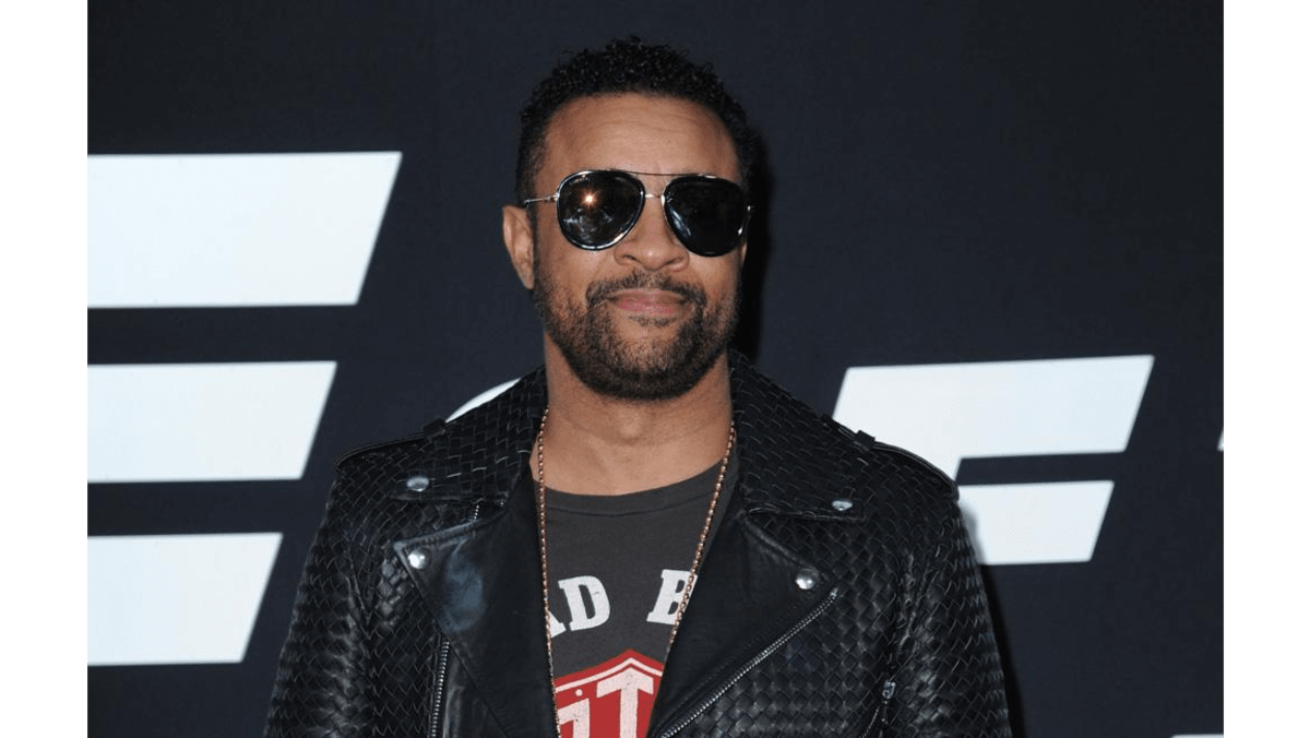 Shaggy warns fans of an online imposter that's pretending to be
